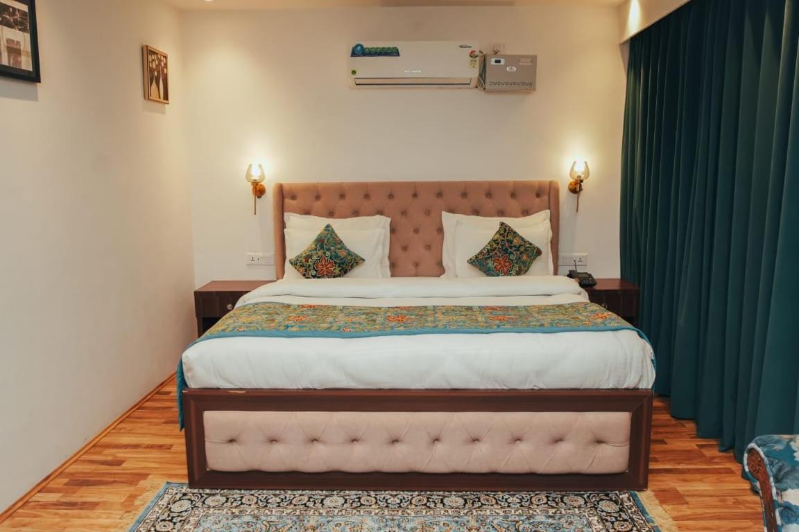 Srinagar Group Of Hotels Exterior foto