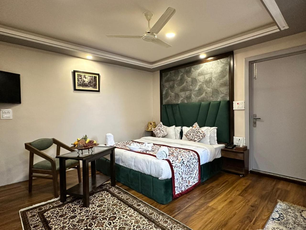 Srinagar Group Of Hotels Exterior foto
